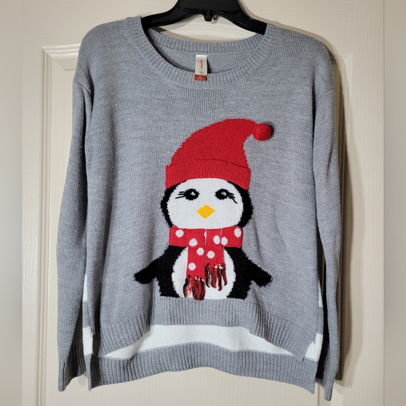 NO BOUNDARIES Women's Holiday Sweater with Penguin Size Medium - Picture 1 of 5